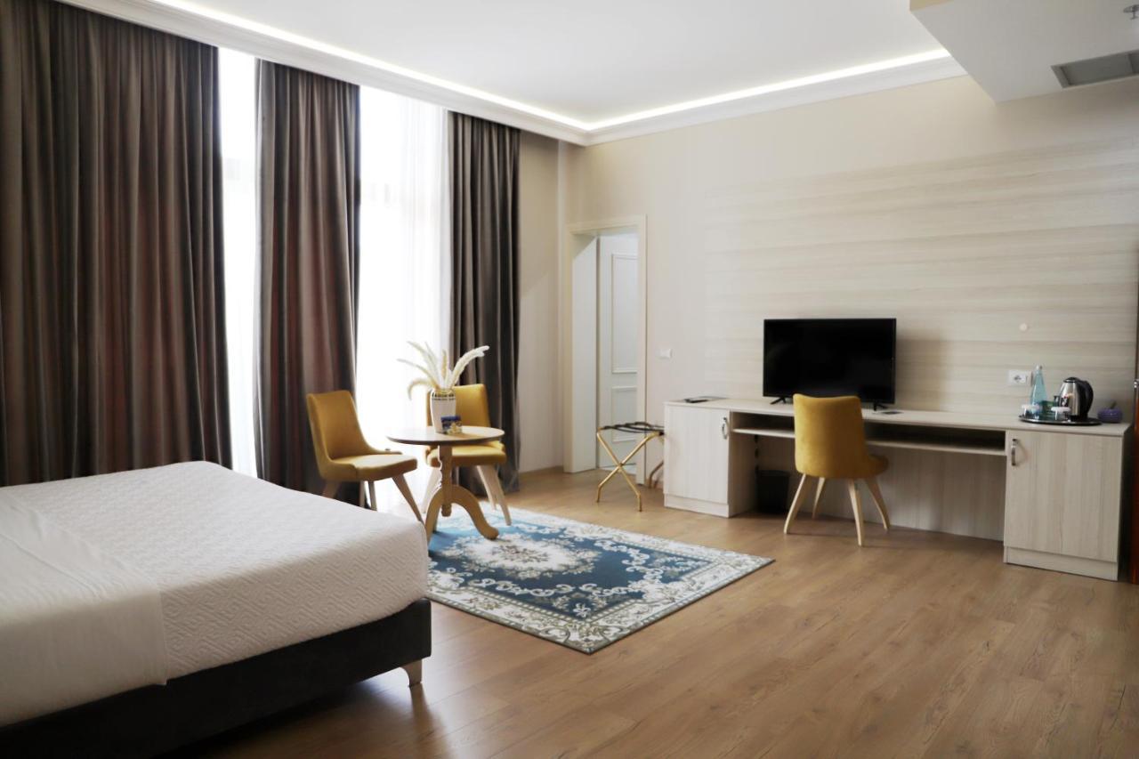 Colombo 5*